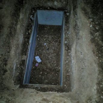 Grave lining